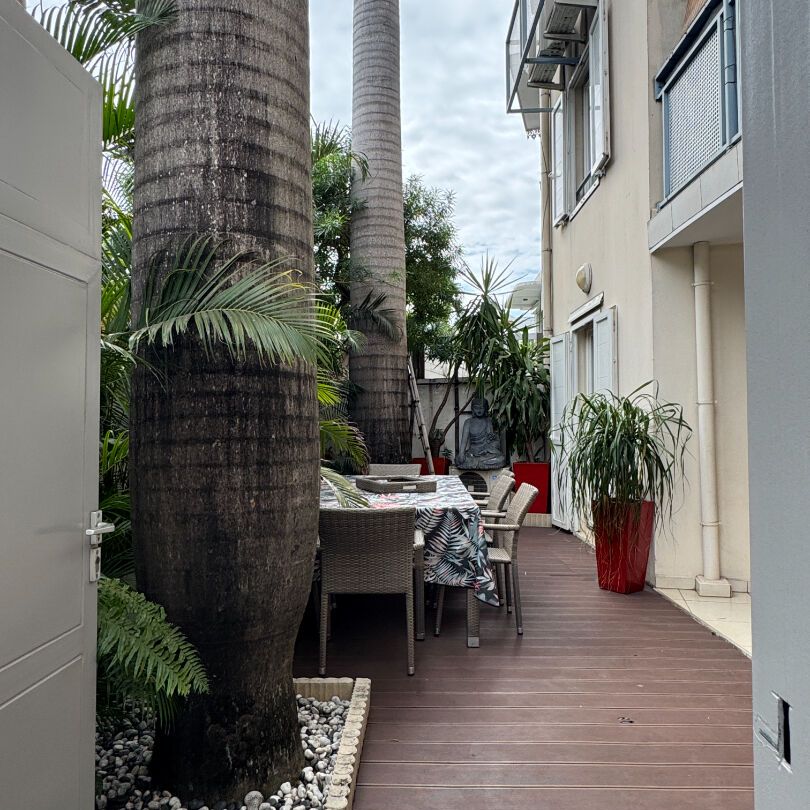 A LOUER - Saint-Denis - Appartement T3 meublé de standing avec terrasses en face du jardin de l'Etat - Photo 1