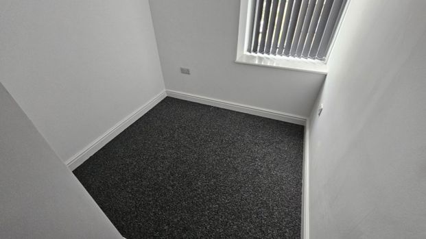 2 bed Flat - To Let - Photo 1