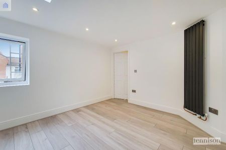 Kingston Road, London, SW20 8LB - Photo 2