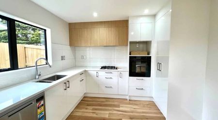 Modern Townhouse - Photo 4