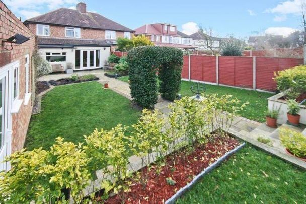 4 bedroom semi-detached house to rent - Photo 1