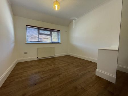 4 bedroom terraced house to rent - Photo 3
