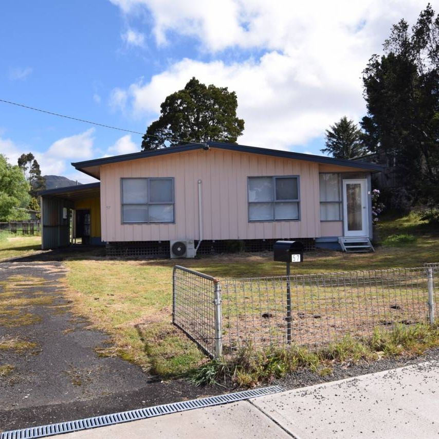 Fully Furnished Charming 3-Bedroom Home with Carport - Photo 1