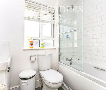 House to rent - Photo 2