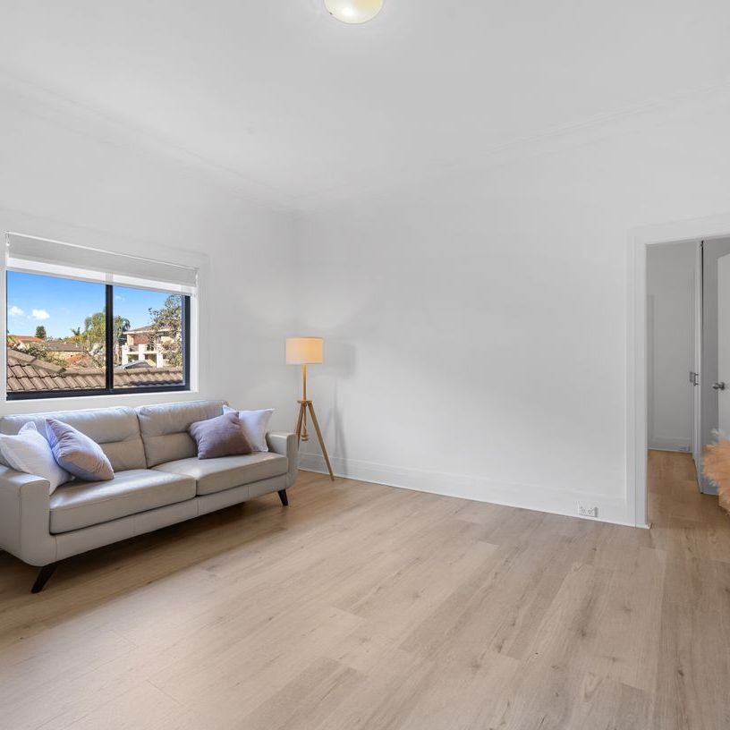 Spacious Apartment, Stroll To The Sand & Surf - Photo 1