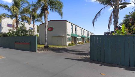 Walk to Grey Street cafés! - Photo 3