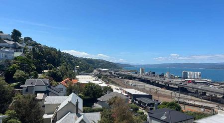 Fully furnished apartment with water views - Photo 3