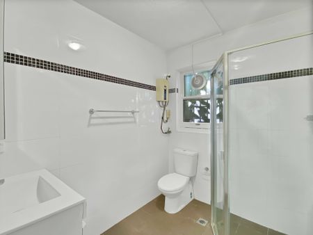 Perfectly Positioned 2 Bedroom Unit! - Photo 4