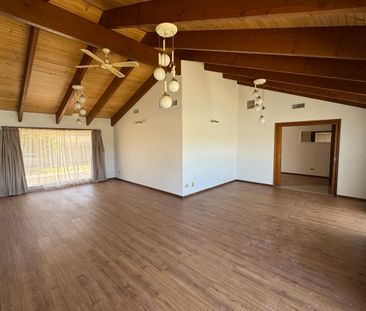 LOVELY 3 BEDROOM HOME! - Photo 4