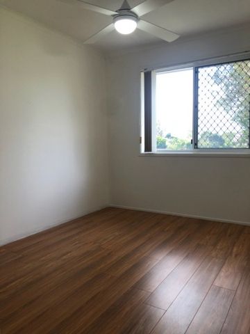 THREE BEDROOM TOWNHOUSE WITH VINYL FLOOR AND AIR CON - Photo 3