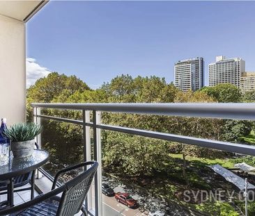 HYDE PARK LIFESTYLE | Furnished - Photo 2