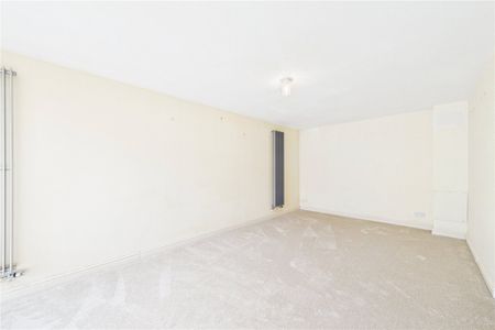 Coltsfoot Close, Burghfield Common, Reading, Berkshire, RG7 - Photo 2