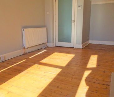 1 Bed Flat - Photo 2