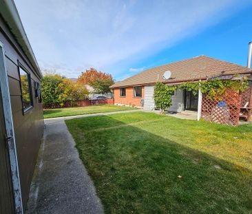 Warm and functional home in Cromwell - Photo 2