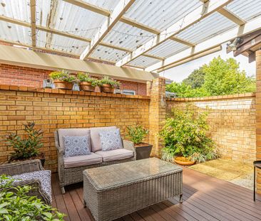 Charming Townhouse in Prime Como Beach Location! - Photo 5