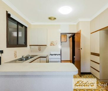 Neatly Presented 3 x 1 with Evaporative cooling! - Photo 6