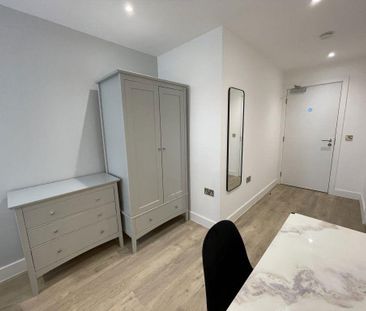 1 bedroom in a house share to rent - Photo 3