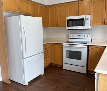 For Lease - 12 Woodfern Court, Barrie, Ontario - Photo 1