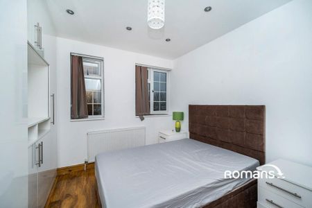 3 bedroom flat to rent - Photo 4