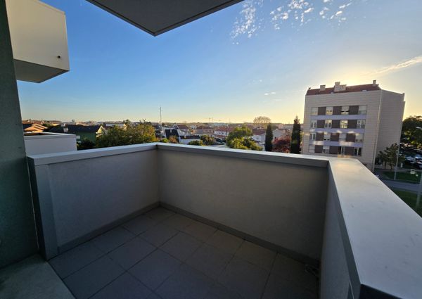 Furnished and equipped T0 flat next to Wisteria!