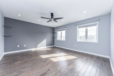 1040 Foxtail Crescent #Main & 2nd - Photo 4