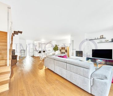 SPACIOUS STANDING DUPLEX WITH GARDENS AND BALCONY - Photo 3