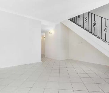 Spacious 3-Bed Home in Marrickville Area - Photo 1