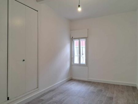 Location - Maison de ville T2, rénovée, de 51 m² environ avec extérieur privatif - Photo 3