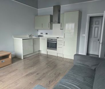 1 Bed Flat, High St, CR0 - Photo 2
