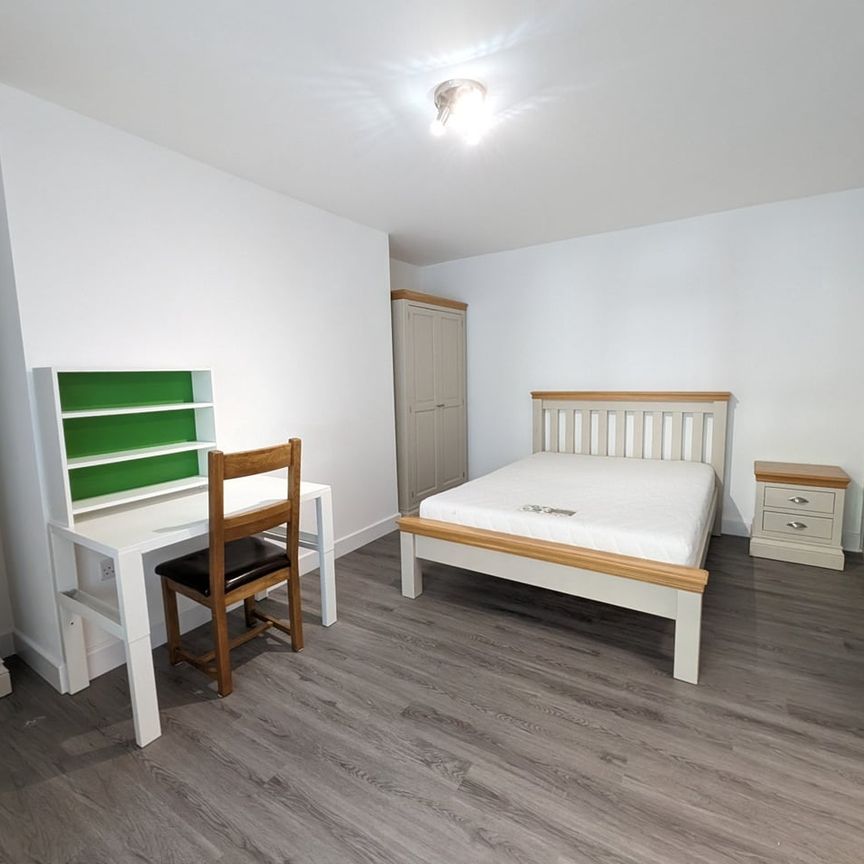 2 Bed Flat, Chesterfield Buildings, BS8 - Photo 1