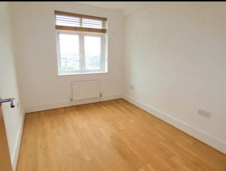 3 bedroom flat to rent - Photo 5