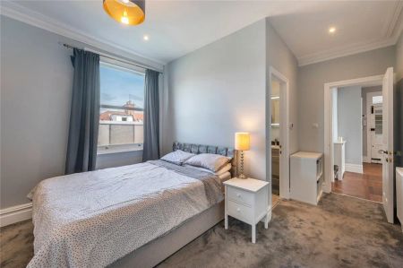 2 bedroom flat in Barnes - Photo 3