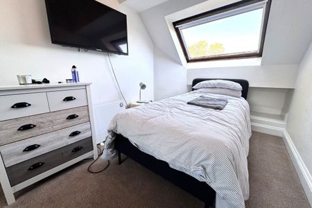 Howell Hill Close - Photo 2