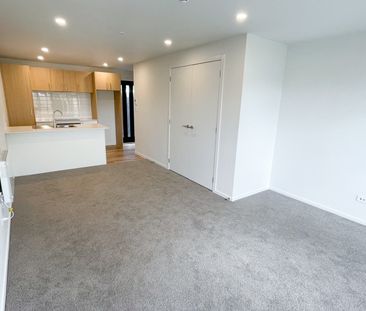 Unit 8, 2 Stokes Avenue, Te Atatu Peninsula, Auckland - Photo 6