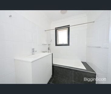 2/9 Johnson Drive, Glen Waverley, Vic 3150 - Photo 5