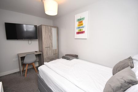 1 bedroom in a house share to rent - Photo 3