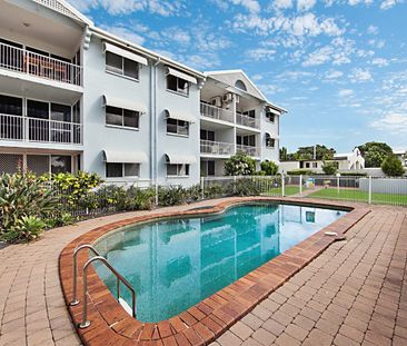 FIRST FLOOR UNIT WITH GOLF COURSE VIEWS & FANTASTIC BREEZES! - Photo 6