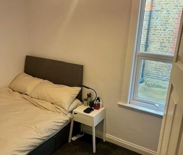 Room in a Shared Flat, Mon - Fri Let, E17 - Photo 2