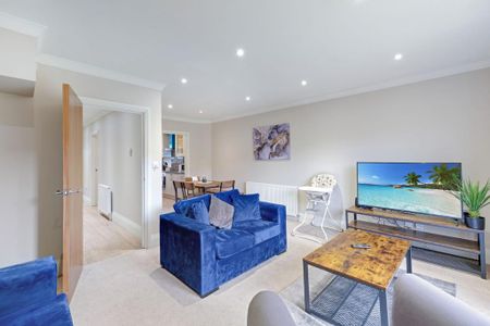 4 bedroom semi-detached house to rent - Photo 3