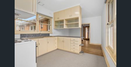 Spacious Family Home with Large Backyard - Photo 5