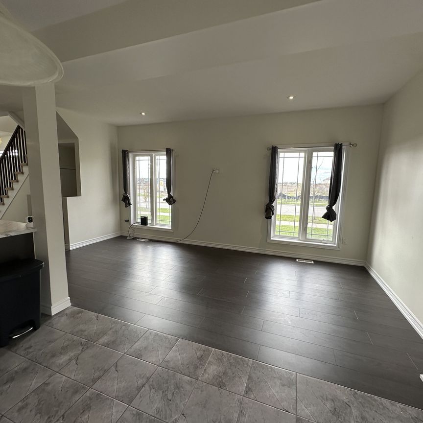 For Lease - 40 Kingsborough Dr Drive, Hamilton, Ontario - Photo 1