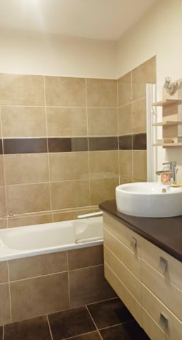 Beau T2 meublé de 28 m² + Balcon au calme + Parking dans Résidence sécurisée - Photo 4