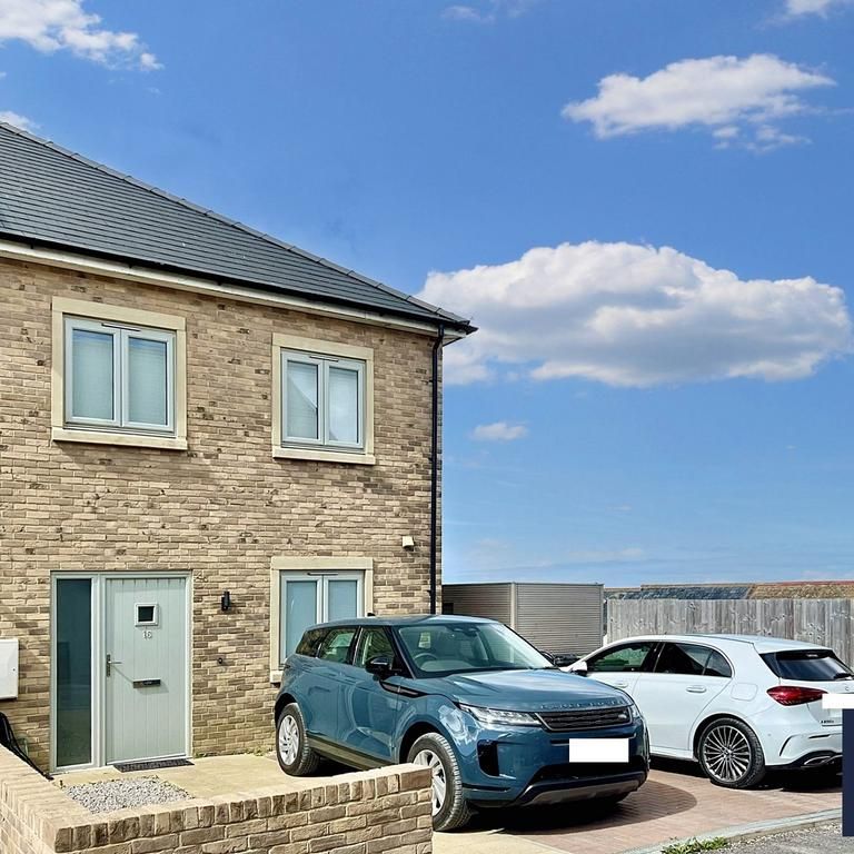 3 bedroom end of terrace house to rent - Photo 1