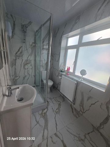 1 bedroom in a house share to rent - Photo 4
