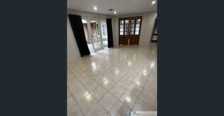 Exquisite Family Home for Rent! - Photo 2