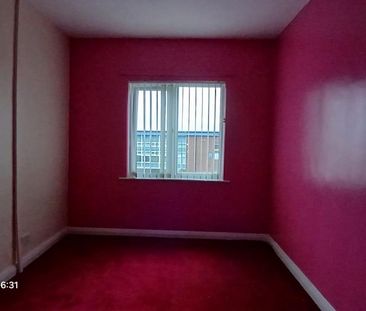 3 bedroom flat to rent - Photo 3