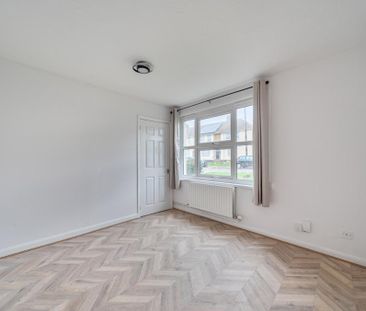 4 bedroom end of terrace house to rent - Photo 2