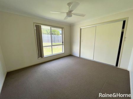 Beautiful Three Bedroom Home - Photo 5
