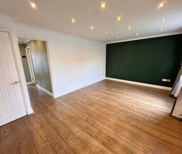 4 bedroom detached house to rent - Photo 2