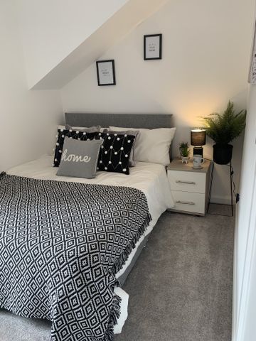 BEDROOM 5 – SMALL DOUBLE - Photo 2